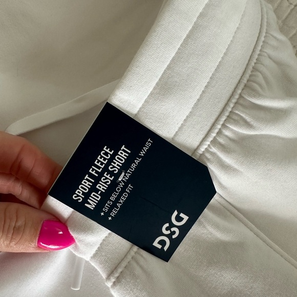 White lounge shorts - Picture 4 of 6